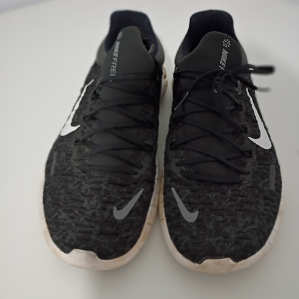 Nike Men's Black and White Athletic Shoes